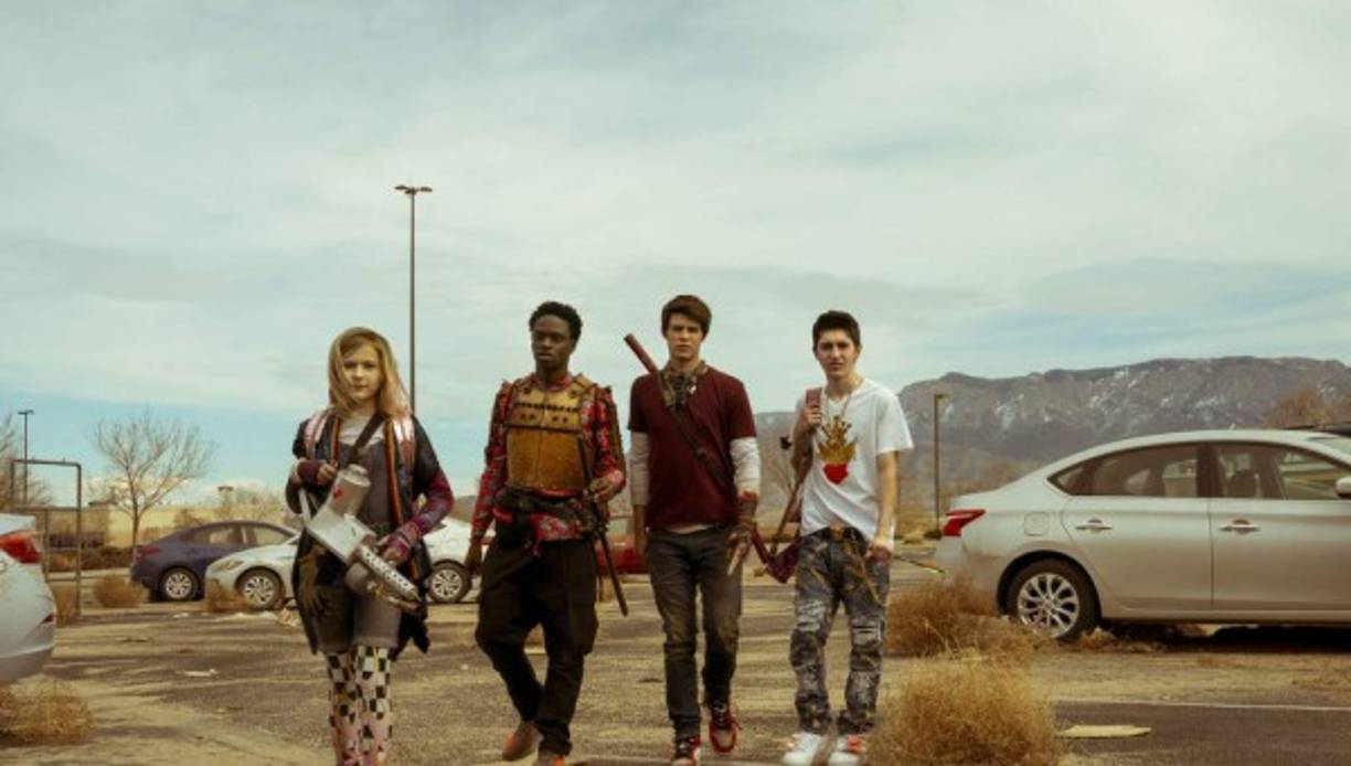 Daybreak, estrena el 24 de octubre. Una serie más basada en un cómic, en este caso con una frase de partida que lo resume todo: 'El instituto no es el fin del mundo… hasta que lo es'. Así que hay rollo apocalíptico tipo Mad Max mezclado con tramas adolescentes en clave de comedia gamberra. Si te falta algo para animarte, apunta que Matthew Broderick tiene un papel bastante cachondo como director.