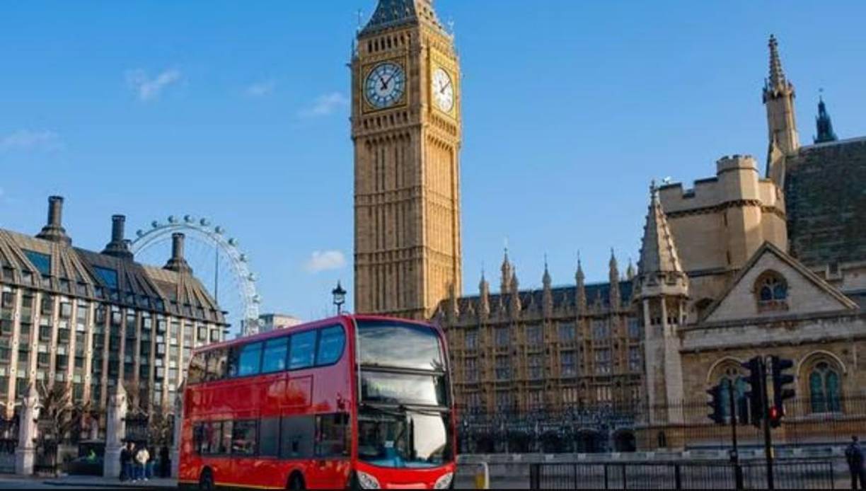 4- Londres, Reino Unido. En esta ciudad habitan 258,000 con al menos un millón de dólares. En suelo londinenes habitan 384 centimillonarios y 36 billonarios. Esta ciudad disminuyó un 15% en personas de alto poder adquisitivo en sus últimos diez años.