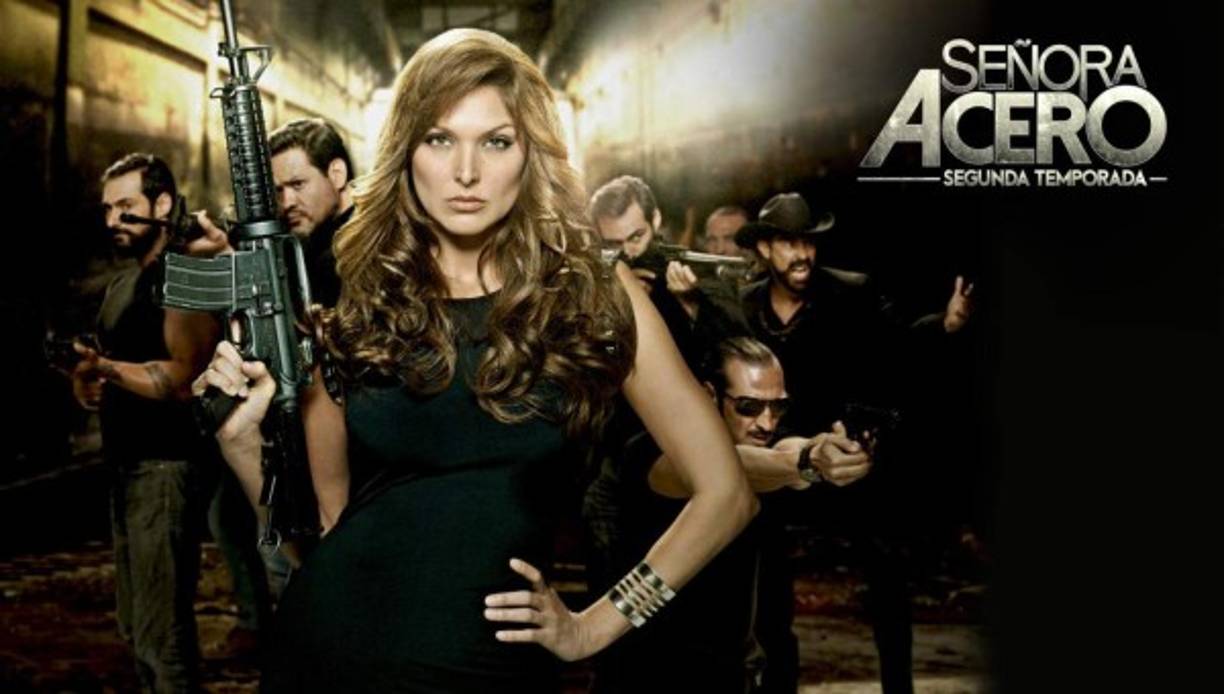 La Señora Acero se ha convertido en una de las series favoritas con mayor audiencia del momento. Protagonizada por Blanca Soto narra la historia de una mujer que alcanza el poder en el mundo del narco.