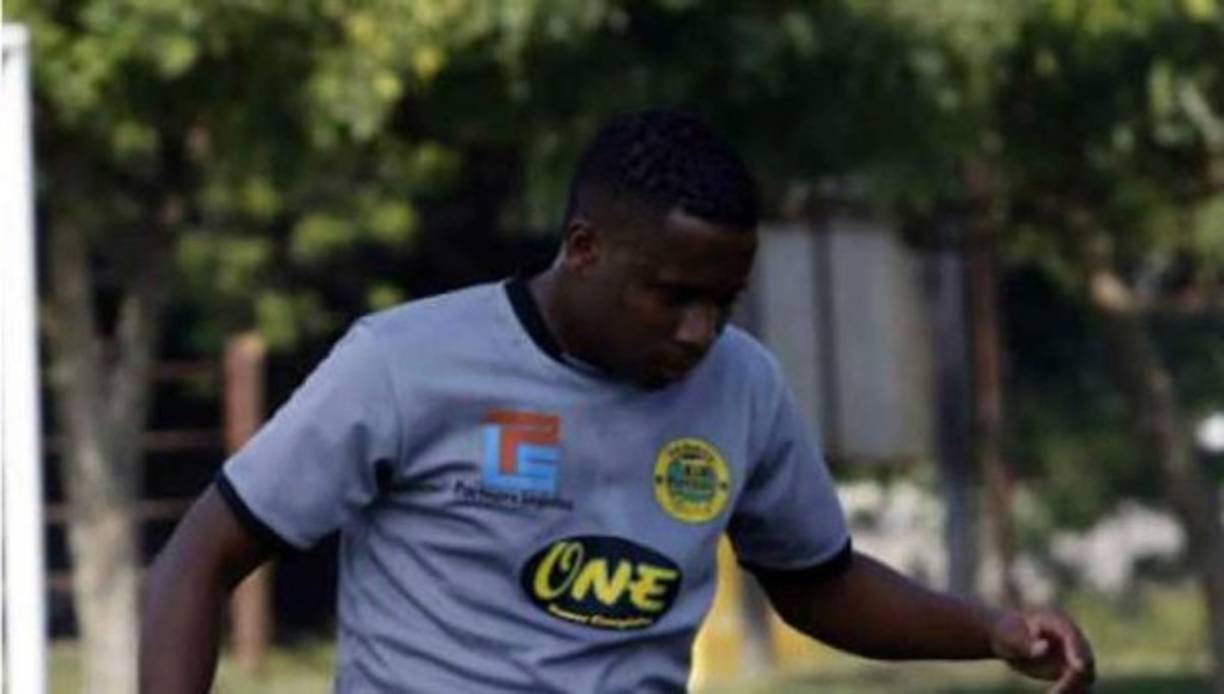 Argemiro Bacca: Mediocampista colombiano que llega al Arsenal de la segunda división de Honduras, viene del Parrillas One.