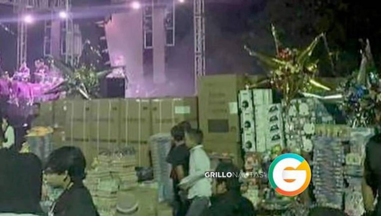 Iván y sus hermanos realizaron una posada, con concierto incluido y mucha comida gratuita, para cientos de personas en Sinaloa. El Chapo Guzmán, encarcelado de por vida en una prisión de máxima seguridad de Estados Unidos, también acostumbraba a brindar lujosos regalos para sus empleados durante las fiestas de fin de año.