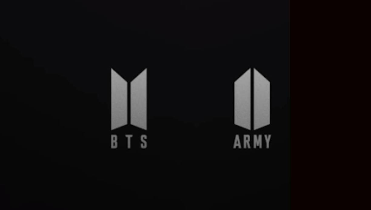 Army también tiene un logo que hace juego con el logo oficial de BTS, asemeja a una puerta abriéndose. El logo oficial de ARMY fue presentado BIG HIT en 2017. Desde entonces es un símbolo que representa al fandom. Y por supuesto, no duda en apoyar cada uno de los lanzamientos musicales de la banda y recientemente de los sencillos como solistas y colaboraciones que han lanzado sus intergrantes.