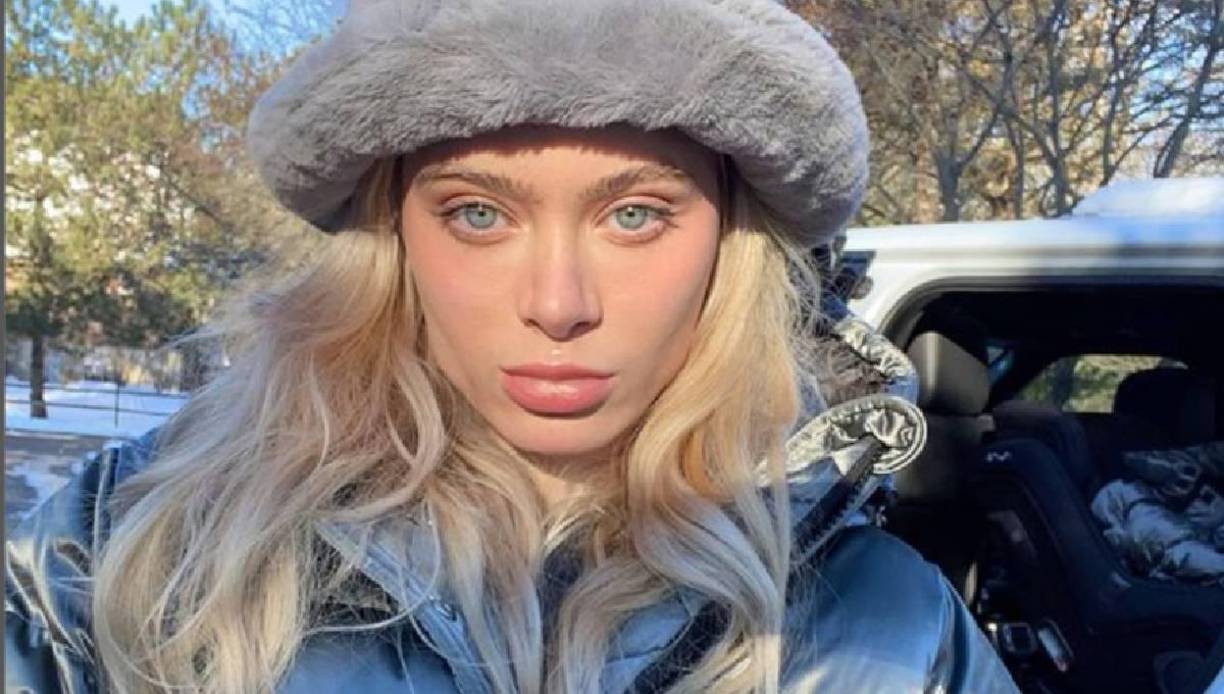 “Hubo de tres a cinco que fueron realmente traumáticas para mí, ya sea que me enviaran a un set con alguien que era demasiado mayor o que me presionaran para hacer algo que tenía miedo de hacer porque era demasiado extremo”, dijo.