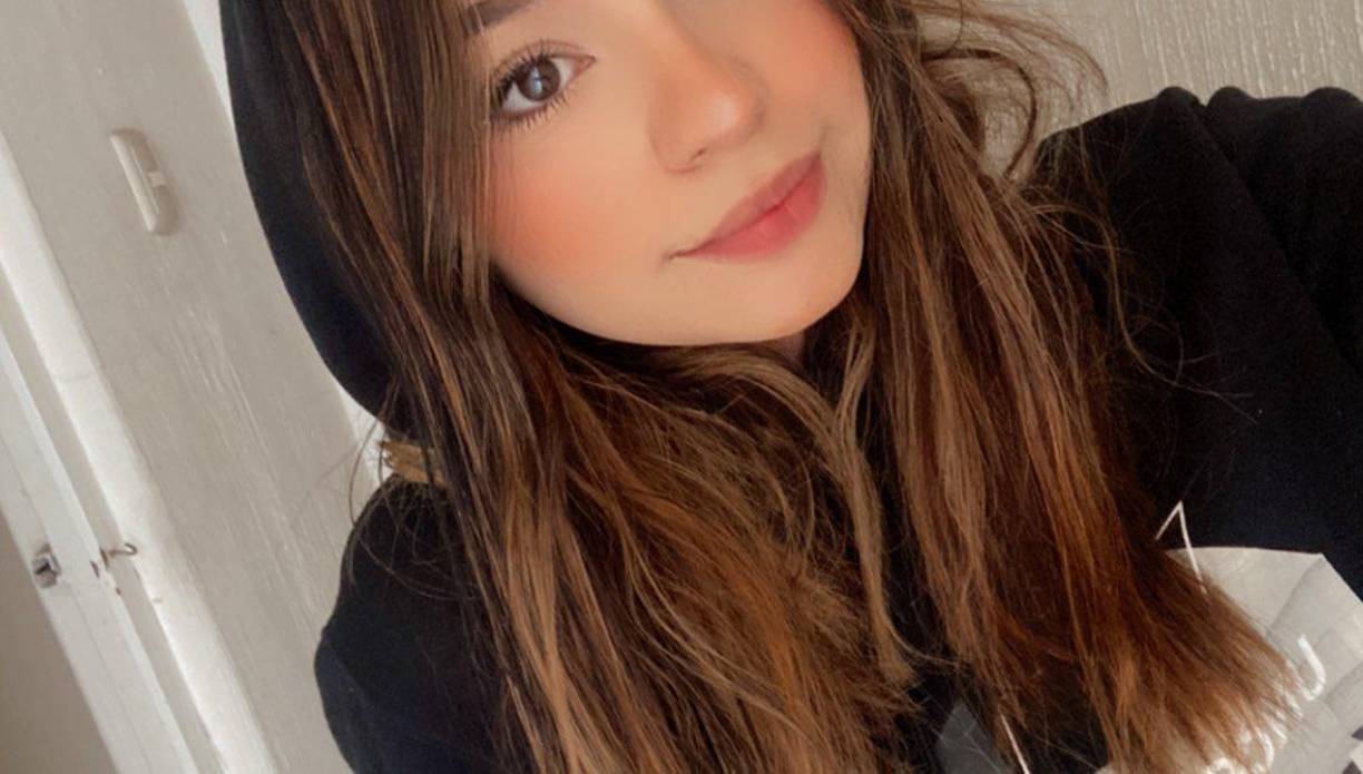 “Fue un día muy difícil, sigo en shock, jamás me imaginé tener que estar resguardada en un túnel con miedo a ser agredida, fue algo impresionante tener que correr mientras veías gente sangrando, niños llorando, familias huyendo, gente tirada mientras otro le pateaba la cabeza”, comenzó relatando la joven en sus redes sociales.