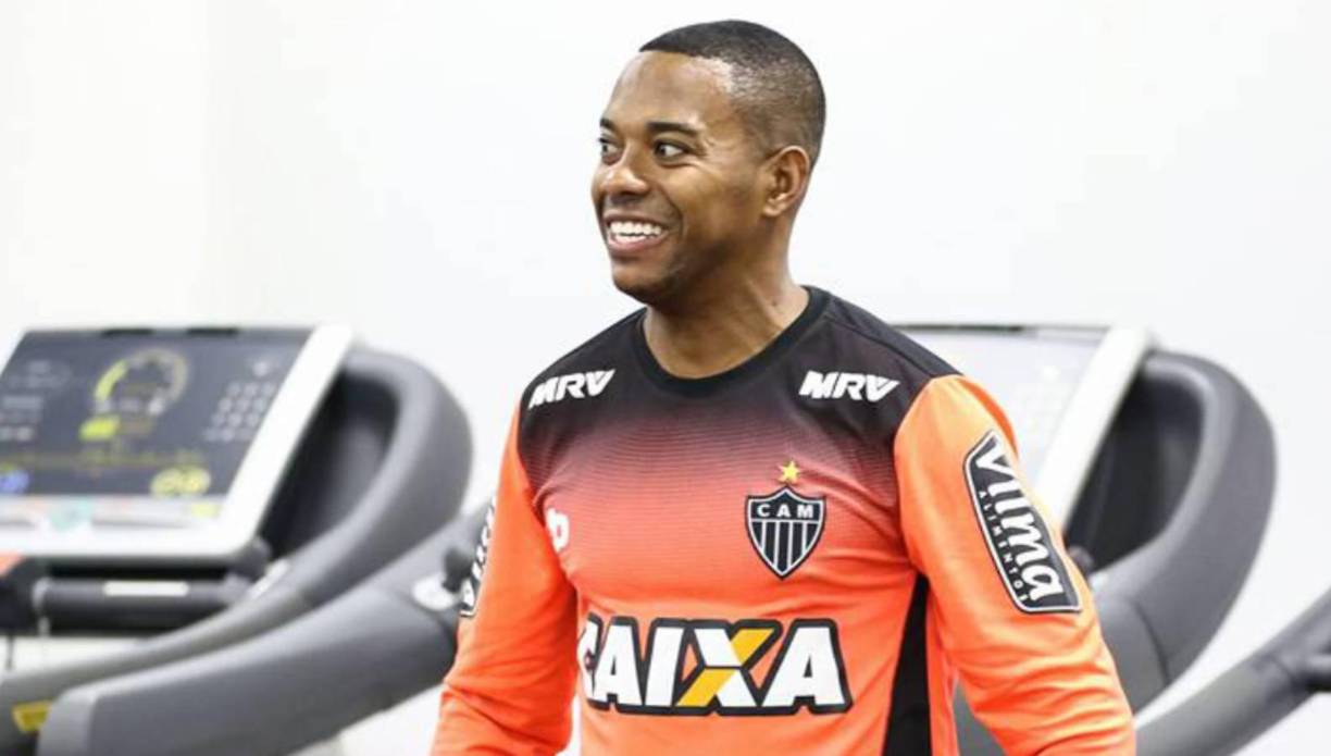 El exjugador de clubes como Real Madrid, Milán y Manchester City fue condenado en Italia en 2017 por una violación grupal a una mujer cometida en 2013 en Milán.