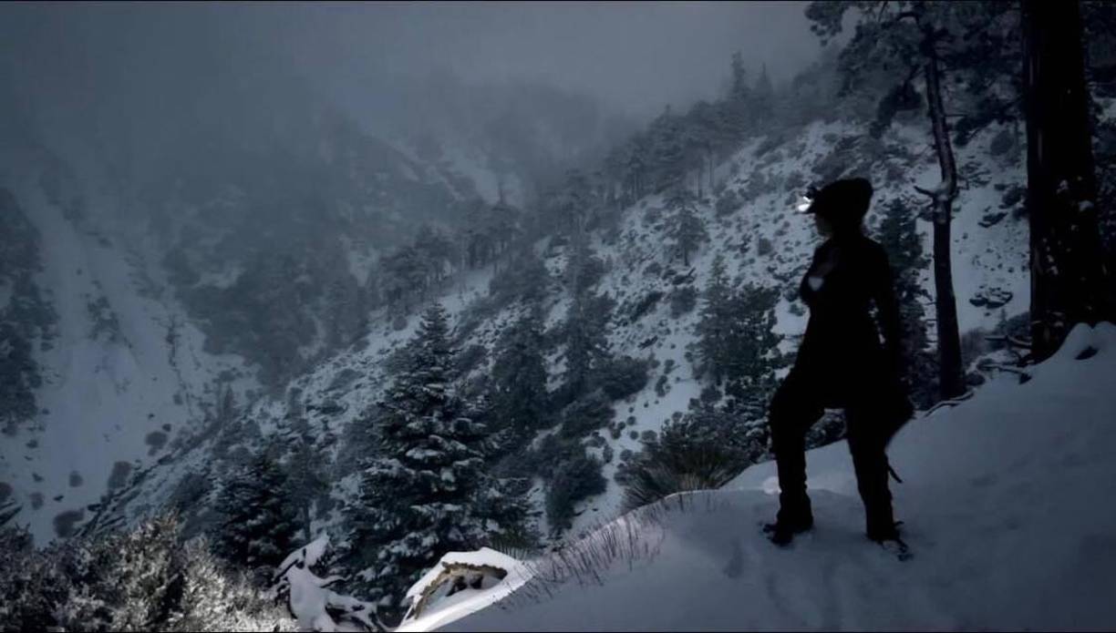 Los informes dicen que la mujer estaba caminando en el helado Baldy Bowl en Mount Baldy cuando se deslizó entre 500 y 700 pies el pasado domingo.