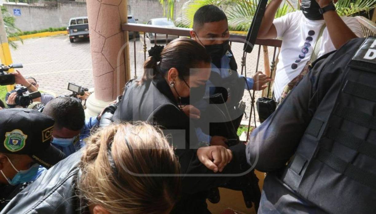 El Gobierno de Honduras, a través de Pedro Joaquín Amador, ministro asesor de Presos Políticos, solicitó a las entidades judiciales cambiar las medidas de Rosa Elena Bonilla por arresto domiciliario.