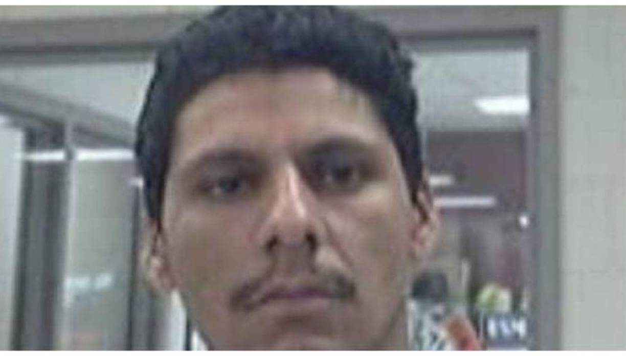 Recordó que, como consecuencia del suceso del viernes pasado, la oficina del Alguacil de Cold Spring (Texas) emitió una orden de arresto contra Oropesa por “homicidio”, y que es buscado por la Oficina del Alguacil de San Jacinto, en el mismo estado, por su presunta conexión con el tiroteo.