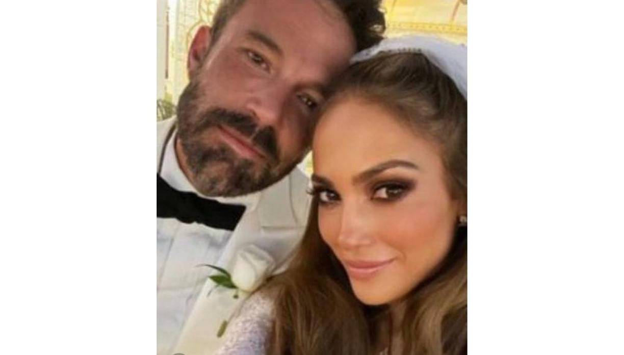 Según dijo una fuente conocedora del acontecimiento a People, López y Affleck realizaron una ceremonia “súper pequeña” en la que estaban presentes la madre y los dos hijos de ella, pero poco más ha trascendido a los medios.