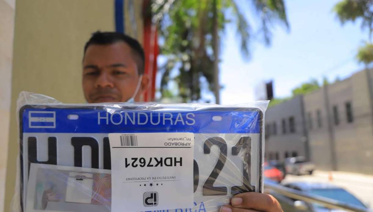 Actualmente más de 685,000 conductores no han reclamado sus nuevas placas a nivel nacional y en San Pedro Sula faltan más de 159,000 carros y motos por ser replaqueados.