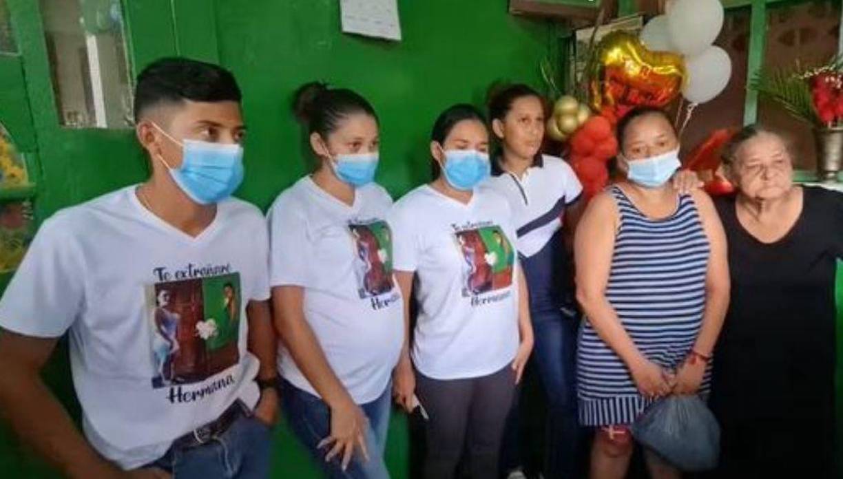 Sus seres queridos vistieron camisetas con su imagen.