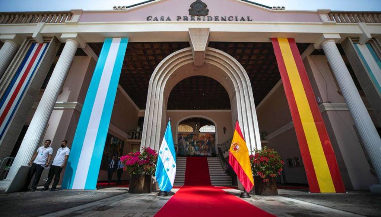 Xiomara Castro recibe con honores a Pedro Sánchez en Casa Presidencial (FOTOS)