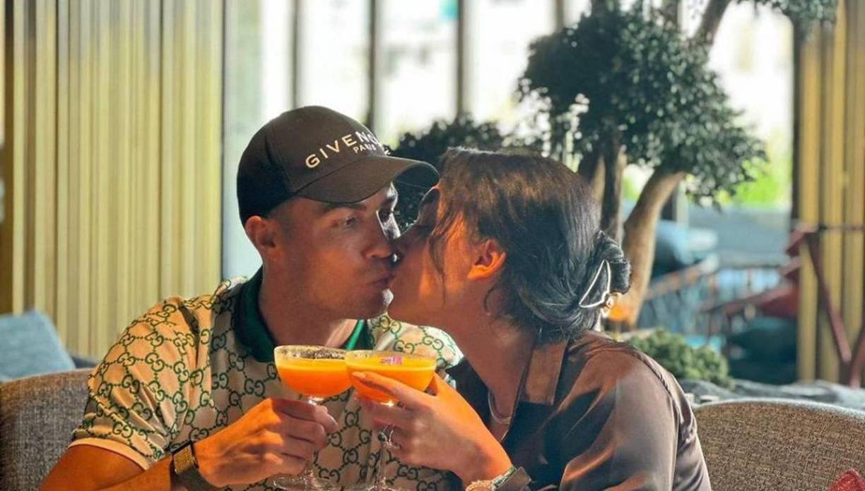 Desde que CR7 abandonó la élite para abrir camino hacia el fútbol árabe, los rumores de crisis entre la pareja han sido una constante. De hecho, es la prensa de su país la que publica que la relación no ha sido últimamente de “color rosa”.