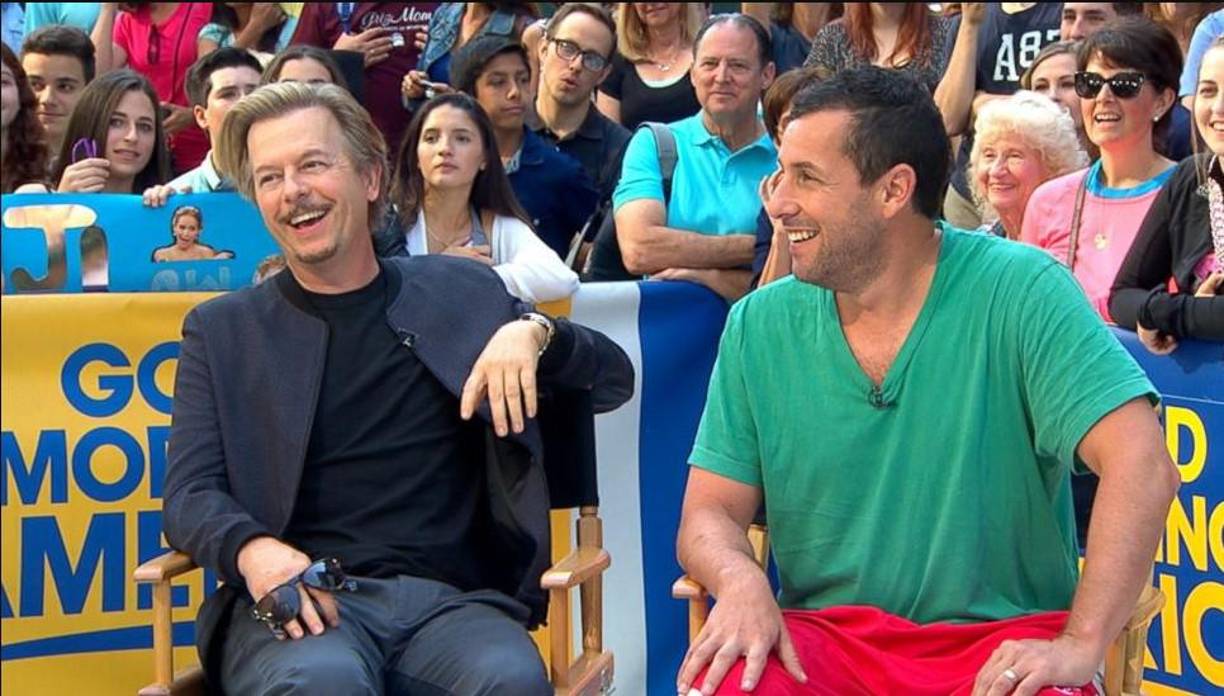 David Spade es otro de los favoritos de Sandler. Incluso ahora que el actor de 53 años tiene contrato con Netflix, David ha protagonizado algunas películas. ‘Consigue chicos que tengan sus propias películas y todos estaremos en una cuando haya mucha competencia’, explicó Spade, quien ha protagonizado Father of the Year y La otra Missy, dos cintas exclusivas de Netflix y que produjo Happy Madison.