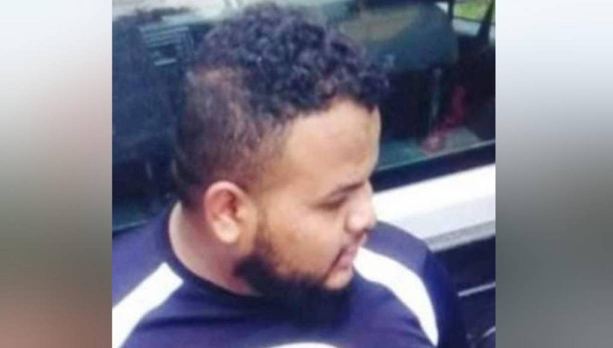 La Policía ubicó la casa en donde se suscitó el crimen y detuvo a varias personas, entre ellas, a un hombre que trabaja como taxista y que tenía en su poder algunas onzas de cocaína. Fue identificado como Elix Reyes. En la imagen, el detenido. 