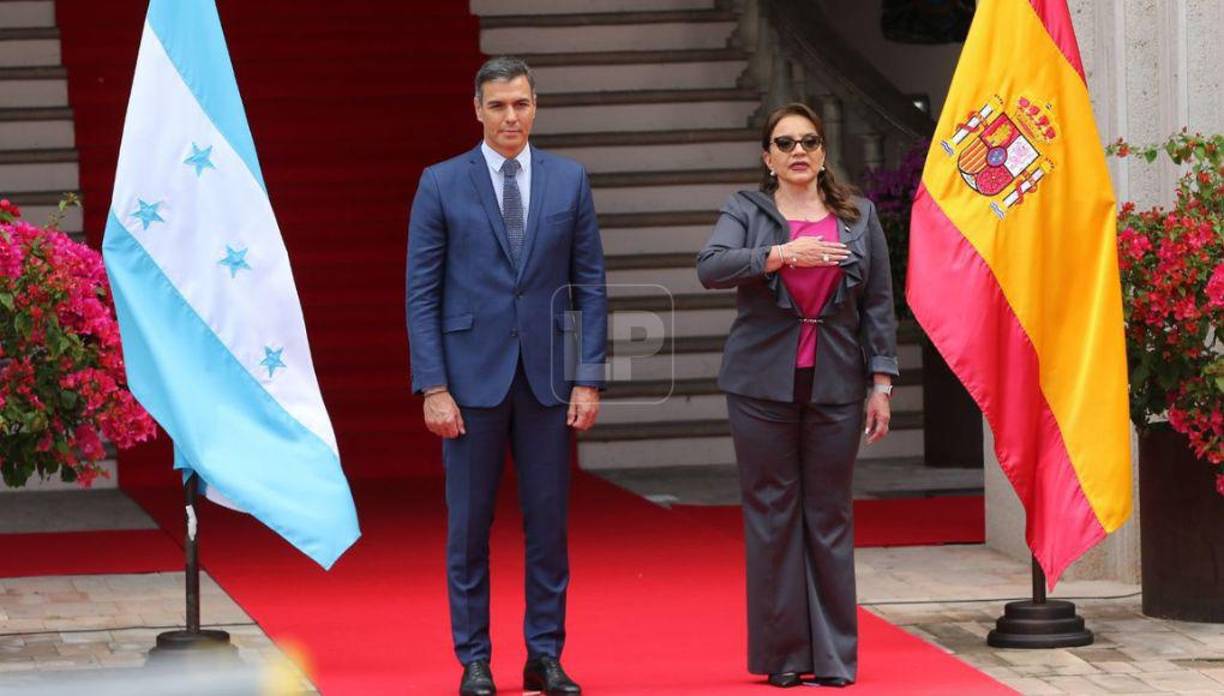 Xiomara Castro recibe con honores a Pedro Sánchez en Casa Presidencial (FOTOS)