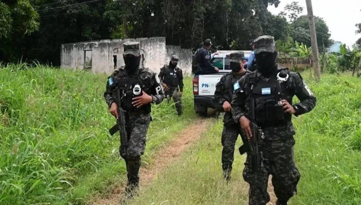 En un intento por expandir su territorio, la semana pasada Barrio 18 cruzó “La Frontera” y del lado de la MS-13 disparó ráfagas de ametralladora en una calle polvorienta, dando un ultimátum a los vecinos para que desalojaran el lugar.