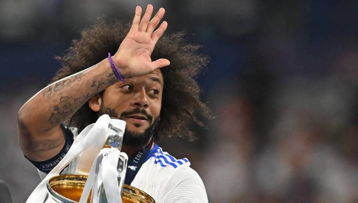 El Real Madrid hizo oficial la salida del lateral brasileño Marcelo, jugador con más títulos (25) en la historia del club.