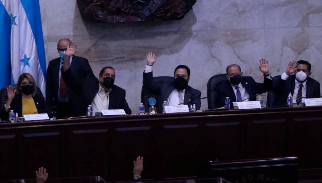 Esa diferencia se sostiene en que hasta ese mes el CN solo había ejecutado el 54.81% de su presupuesto. En los archivos oficiales indican que ese porcentaje obedece a medidas de ahorro.