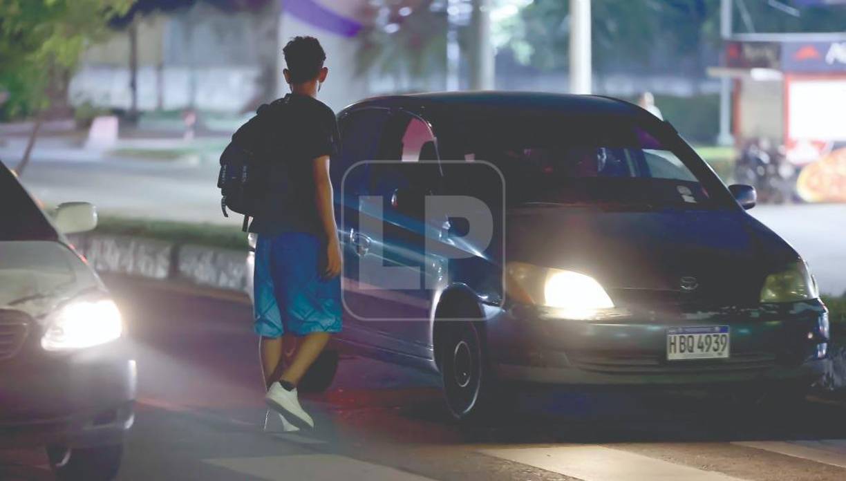 Muchos conductores no se detienen para dar paso a peatones.