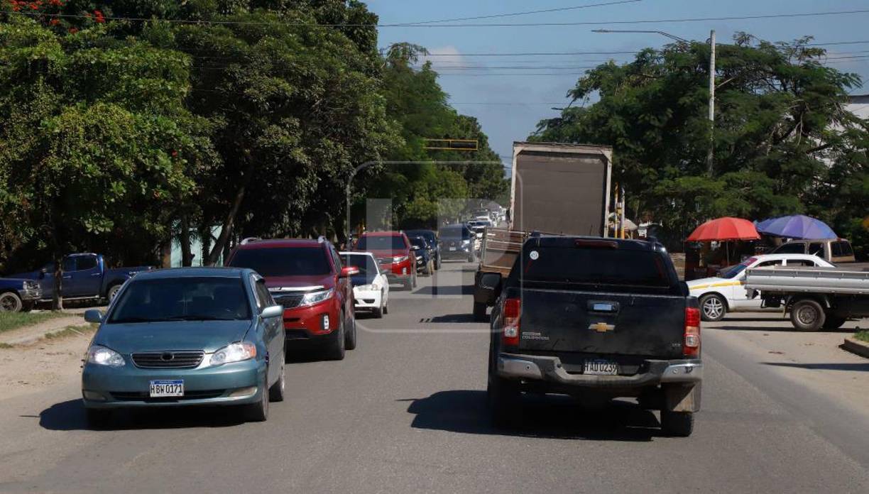 2. Presentar la tarjeta de identidad, carné de residencia vigente, pasaporte vigente o licencia de conducir vigente de la persona que se presente a hacer el trámite. 