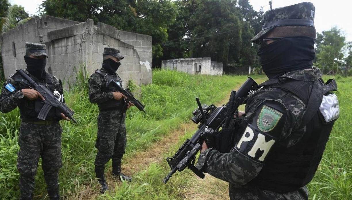 “El crimen organizado continúa afectando a la sociedad hondureña y obliga a muchas personas a abandonar el país”, expone la organización internacional Human Rights Watch en su Informe Mundial 2022. De hecho es considerada una de las causas que empujan a la migración en Centroamérica.