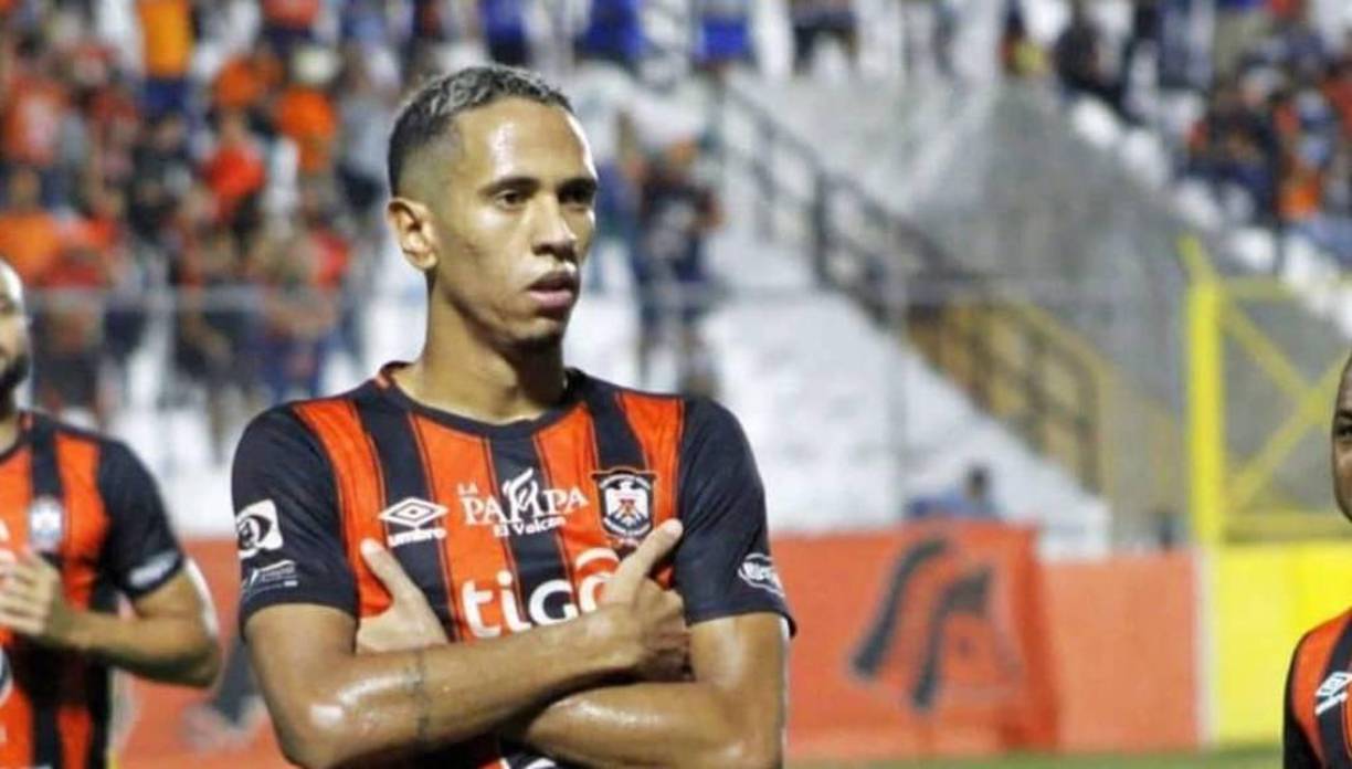 El mediocampista brasileño Yan Maciel no sigue en el CD Águila de El Salvador y su fichaje por el Olimpia es inminente. 