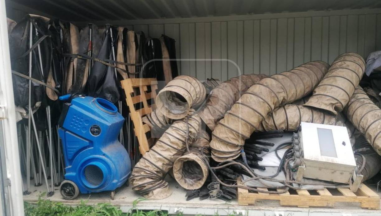 A Gabriel Alfredo Rubí Paredes y a Cristian Elías Santeli Chavarría los acusan de violación de los deberes de los funcionarios y fraude, mientras que a Nery Conrado Cerrato Ramírez se le presume responsable de falsificación de documentos públicos y a Mirna Luz Romero Majano se le señala como cooperador necesario de fraude.