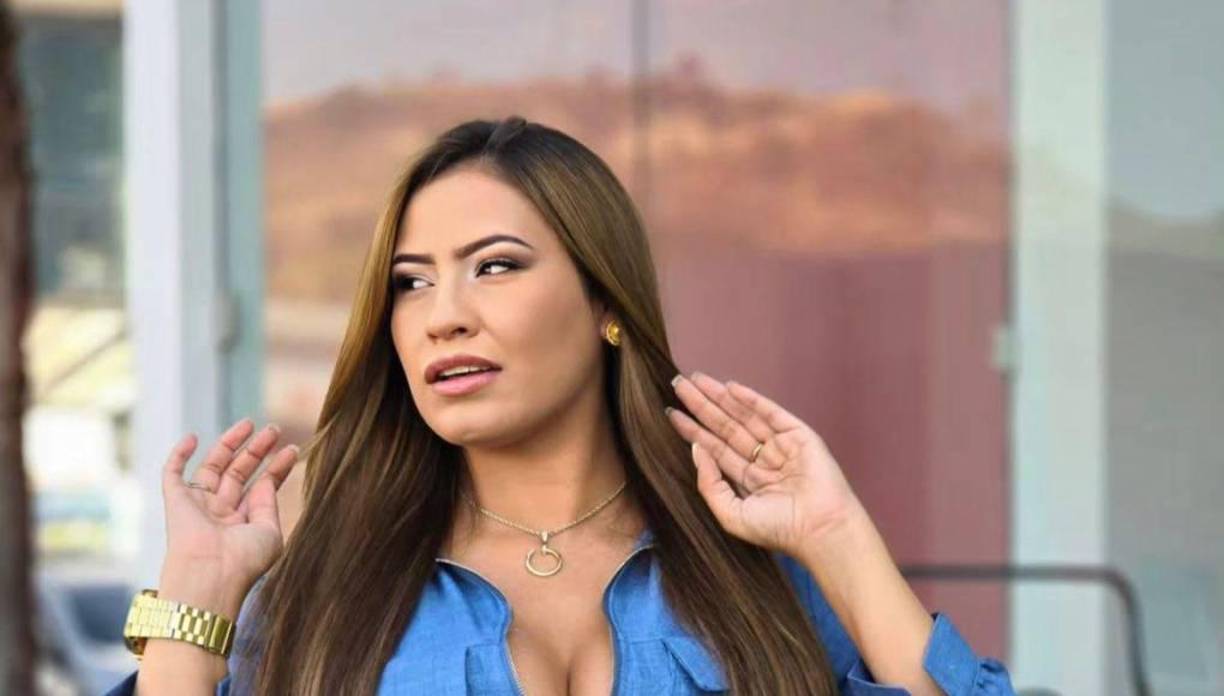 Es considerada una de las figuras más mediáticas del espectáculo en Honduras, así como uno de los cuerpos más sensuales de la TV.