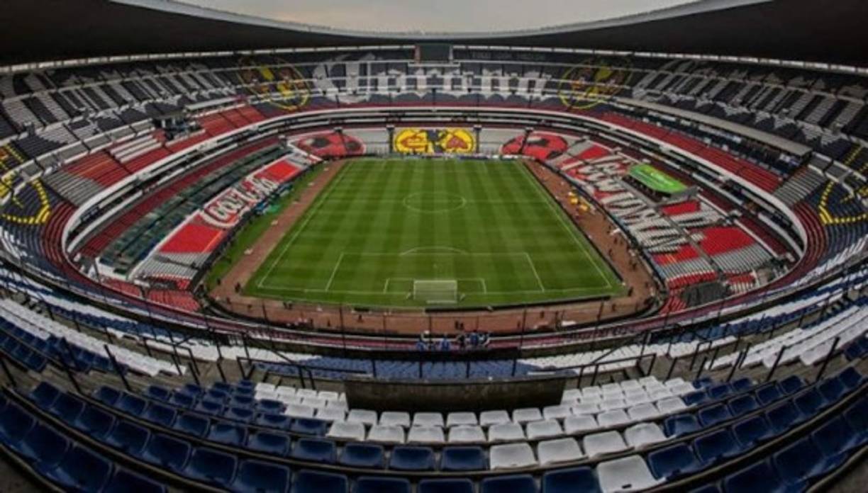 Estadio Azteca - México. La historia del estadio Azteca es una de las más fuertes que se han escuchado en las maldiciones de los estadios. Lo que pasa es que esto se debe a la muerte misteriosa de obreros durante su creación, y es que la leyenda cuenta que en ese entonces se decía que para que una obra dure tienen que derramar sangre humana.