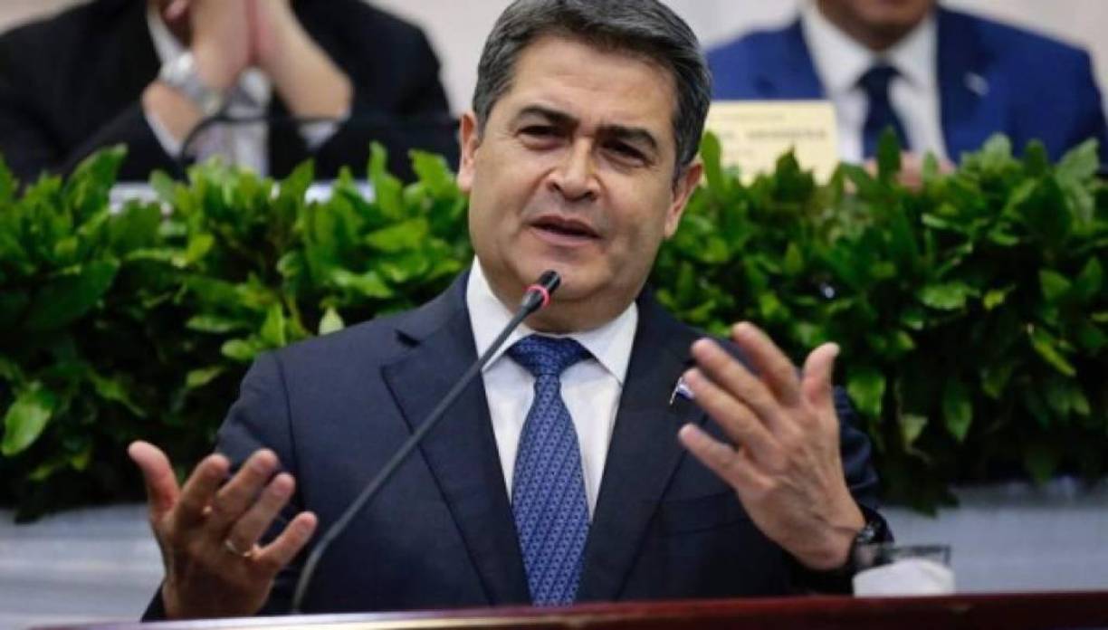 Colón también le expuso al juez que han tenido problemas para tener acceso a su cliente.Explicó en el aparte con periodistas a la salida del tribunal, que al principio afrontaron un sinnúmero de problemas porque su cliente “a veces no podía bajar (de su celda) porque había mareros” hondureños, pero, ya fue trasladado a otro edificio de la prisión.