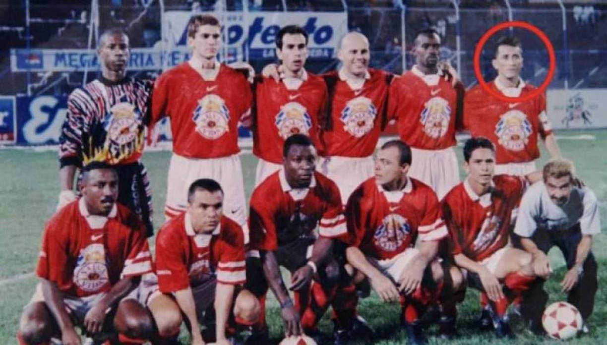 Jorge Pineda: Es ahora entrenador hondureño jugó para el Vida durante más de ocho años, anotó 37 goles con la camisa de los rojos para luego marcharse al vecino Victoria.