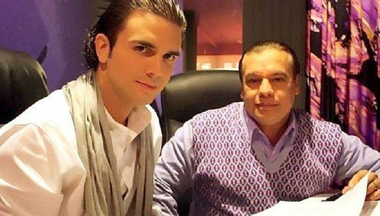 Jas Devael era su favorito para iniciar sus conciertos ya que era un joven cantante español. A pesar que su relación había culminado el español nunca se expresó mal del artista. 