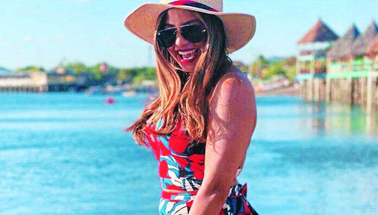 MV Angie Peña Joven desaparecida en Roatan Islas de la Bahia, en un a moto acuatica.