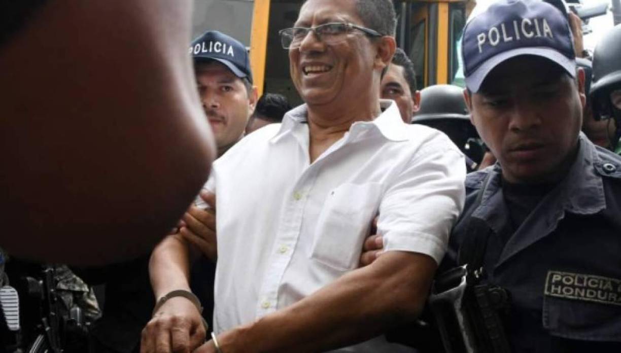 A esto se suma el hecho que, en el juicio de Barralaga Hernández, fiscales de la UFADPOL y agentes de la ATIC, demostraron las conexiones del ex alto oficial de policía, con los narcotraficantes Alexander Ardón, Orlando Pinto Espino y Wilter Blanco e incluso con el cartel de los hermanos Valle Valle.