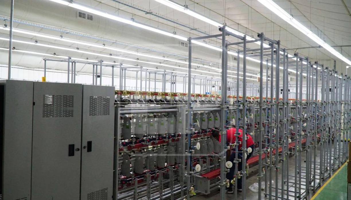 Superior Glove se fundó en Canadá en 1930 y actualmente tiene siete plantas: dos en Honduras, dos en Canadá, dos en China y una en Malasia.