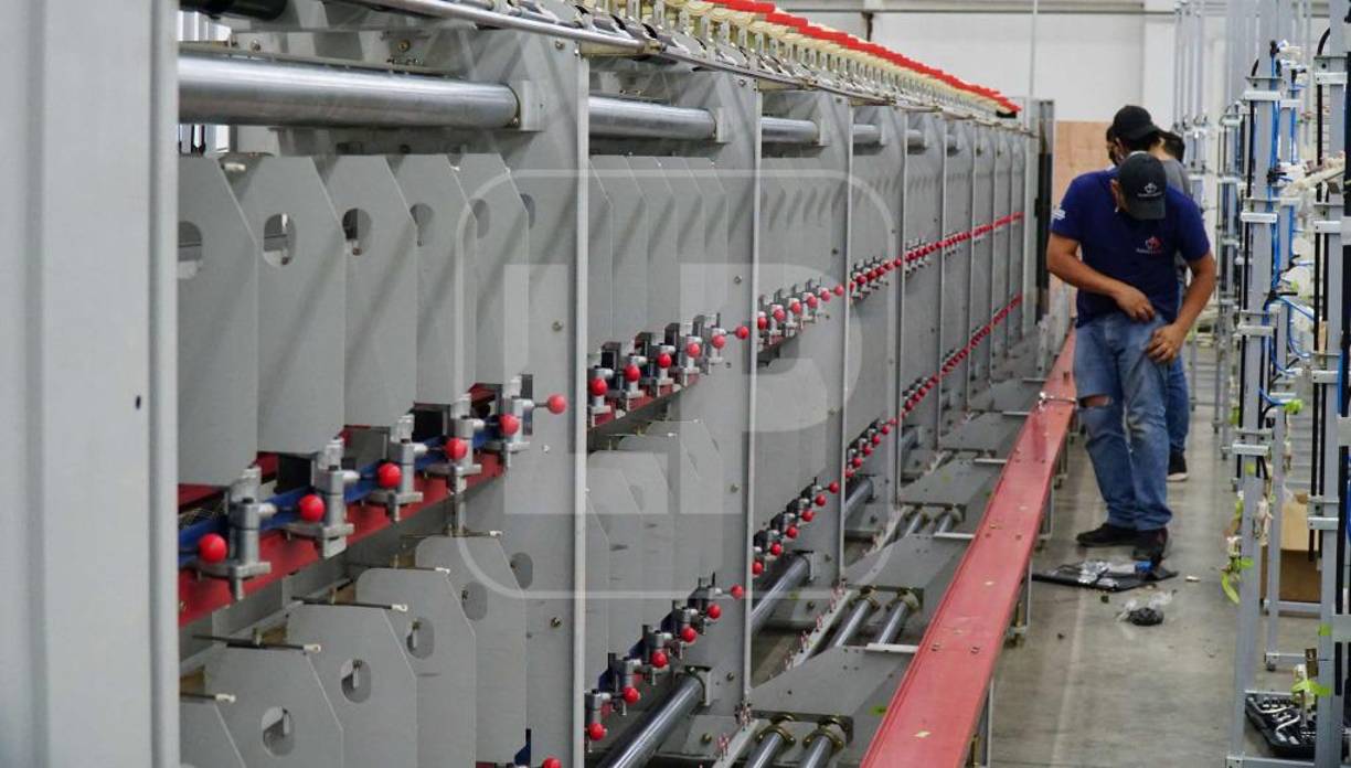 En la NASA, que tiene 20 centros en Estados Unidos, los guantes Superior Glove de fabricación hondureña son usados por el personal operativo en plantas.