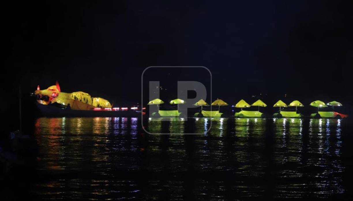 Niños y adultos disfrutaron del espectáculo que inició a las 8:00 pm y por primera vez se hizo en la Playa Municipal del barrio El Porvenir, en donde desde temprano se desarrollaron actividades en el marco de la feria.