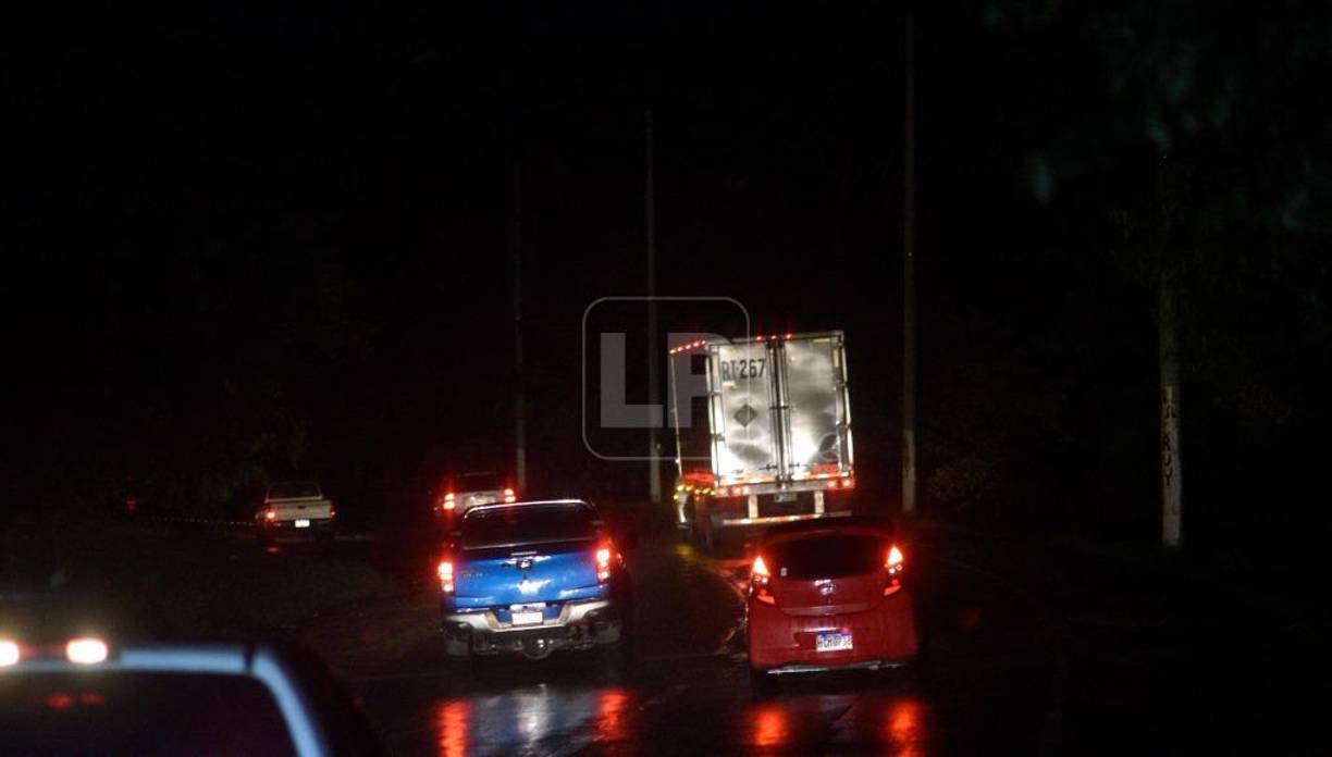 La sobrecarga de los vehículos y el poco mantenimiento de la vía han causado que tanto la nueva trocha habilitada en 2016, como la vieja estén llenas de baches y grietas que han ido en aumento.