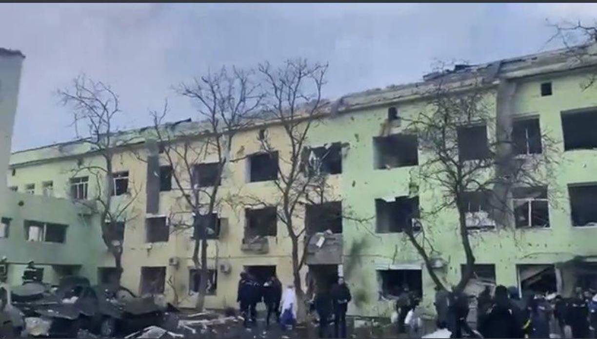 Zelenski condenó el ataque y lo tachó de “atrocidad”. El primer ministro británico, Boris Johnson, denunció por su parte el “inmoral” ataque. 