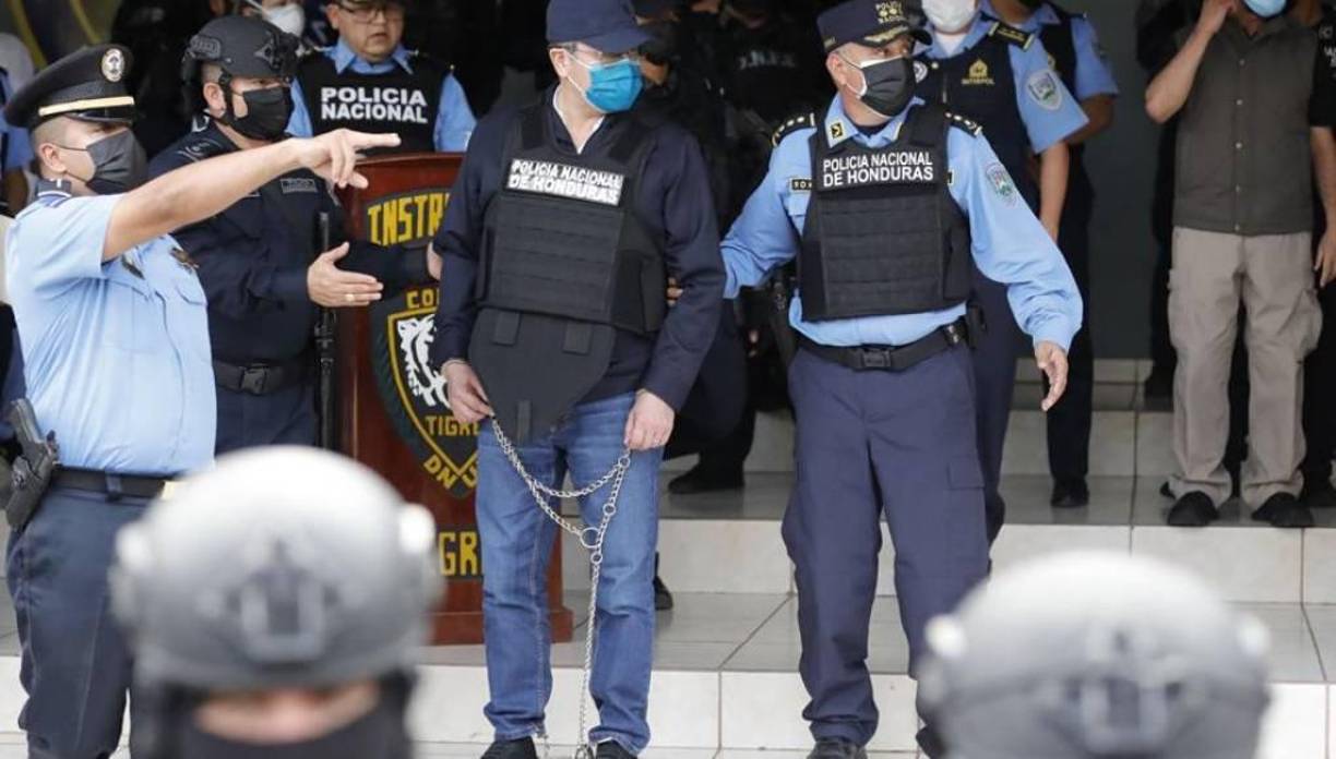 Según su texto, el día 4 de agosto el comisionado Mario de Jesús Molina llegó hasta su vivienda para comunicarles que la familia “se encuentra en situación de peligro al haberse detectado indicios de amenazas con nuestra seguridad personal, provenientes de organizaciones criminales”.