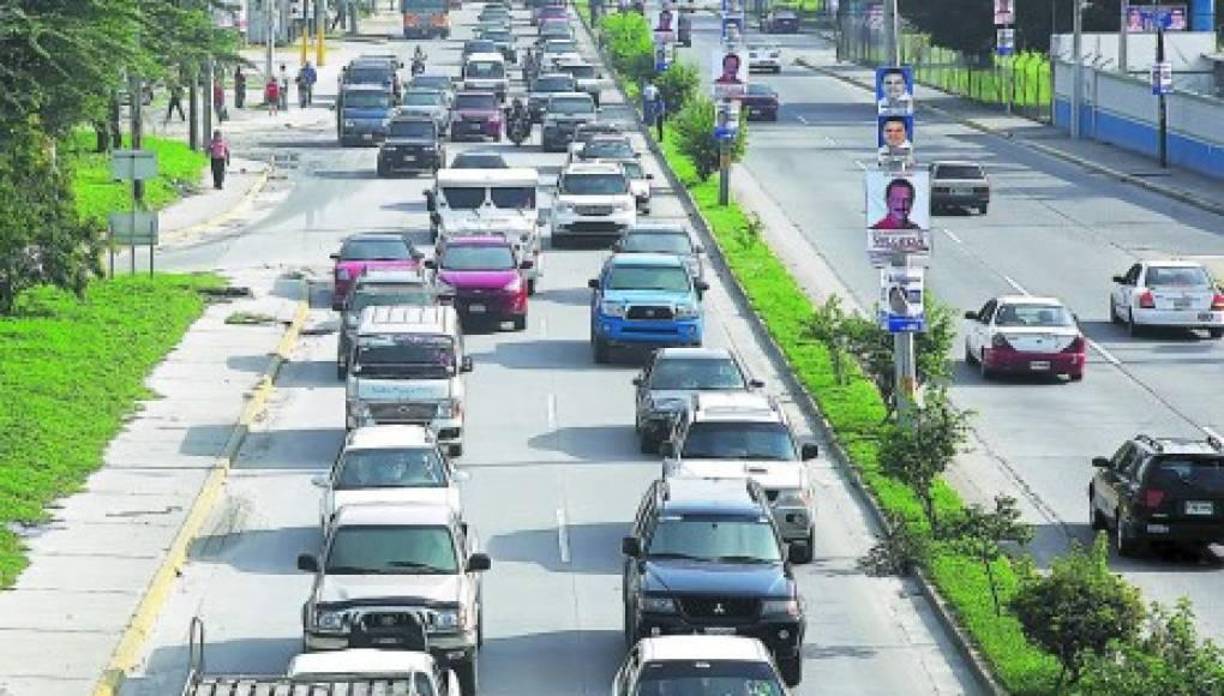 <b>Método #6: Venden o cambian vehículos que están endeudados</b>El vendedor publica que se ofrece carro o se permuta, la víctima mira el interés, lo lleva y en lo que hacen el intercambio el carro del vendedor está endeudado. Mediante una nota judicial lo decomisan y la víctima no puede recuperar el vehículo anterior ni el que compró.