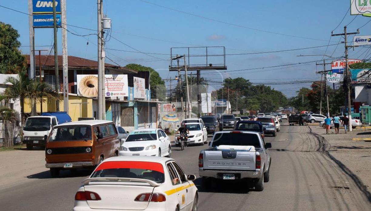 “La idea es que la municipalidad tenga la capacidad de convocar a licitación pública estos proyectos y se hagan de manera más rápido y que el Gobierno el próximo año se haga responsable del 60% de esa deuda”, añadió.