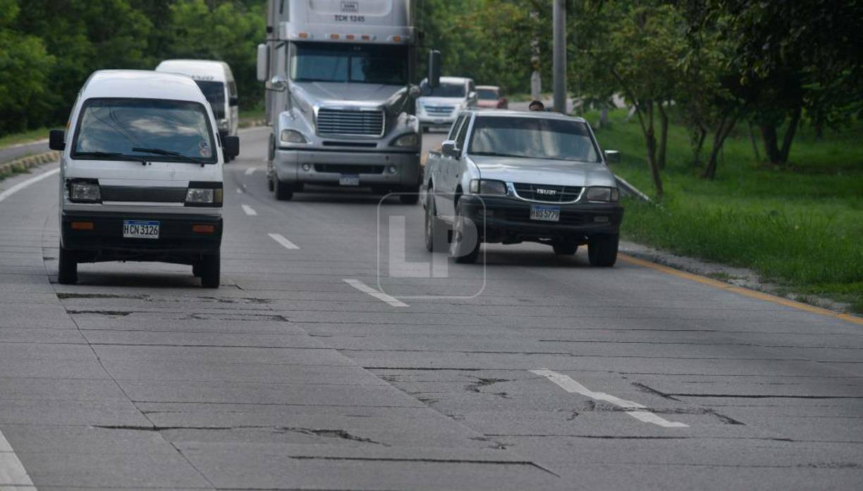 Benjamín Castro, líder de la Cámara del Transporte de Carga de Honduras (Catracho), informó que el Instituto Hondureño de Transporte Terrestre (IHTT) no ha podido controlar el peso de los camiones, lejos de eso, dicen tener conocimiento que dentro del instituto se venden permisos para dejarlos circular con sobrecarga.
