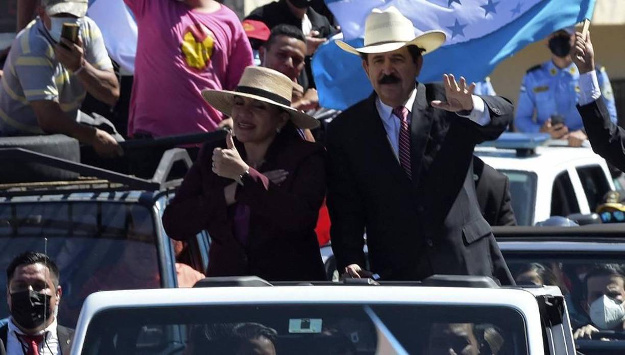 Y juntos emprendieron el camino hacia el Estadio Nacional.