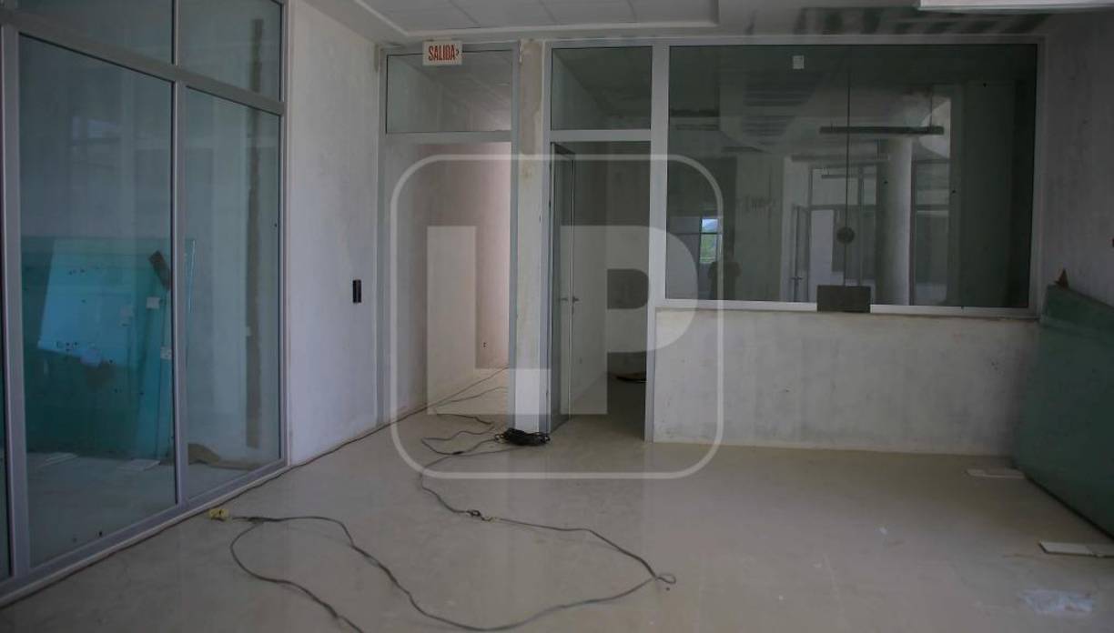 Se construye un edificio moderno y grande. La proyección es atender unas 50 mil personas una buena cantidad de la montaña del Merendón, explica el director de infraestructura, Luis Saa. La obra está siendo construida por Diseño Construcción y Servicios Técnicos S.A de C.V. a un costo de L34 millones de acuerdo al contrato de licitación.Saa explicó que han existido atrasos para finalizar la obra pero se proyecta que ya el 11 de octubre debe estar finalizada para que ponga a operar.