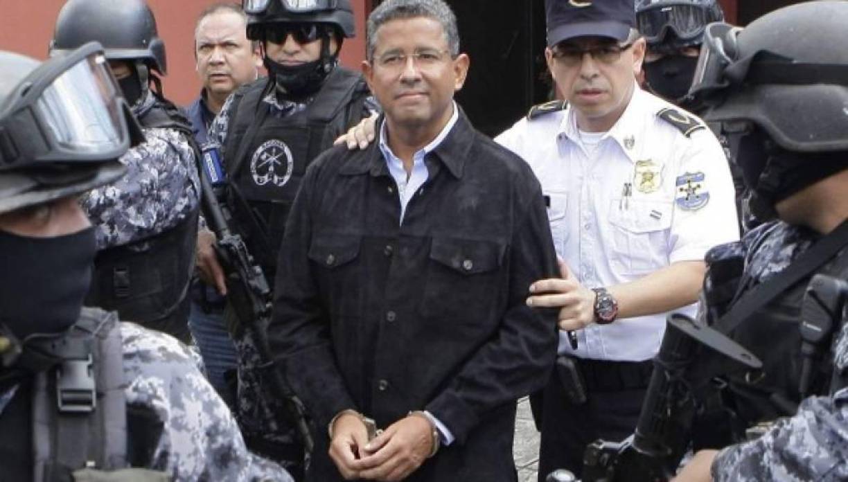 9. Francisco Flores, expresidente de El Salvador (1999-2004): En diciembre de 2015 fue enviado a juicio por malversación de fondos públicos, lavado de dinero y enriquecimiento ilícito. Falleció el 30 de enero de 2016. 