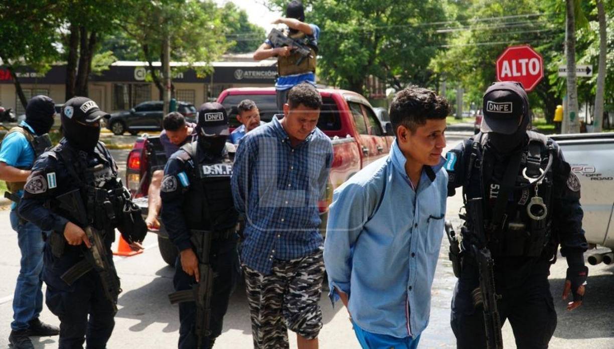 Cuatro hombres, supuestos miembros de una banda criminal independiente, fueron detenidos luego del enfrentamiento.