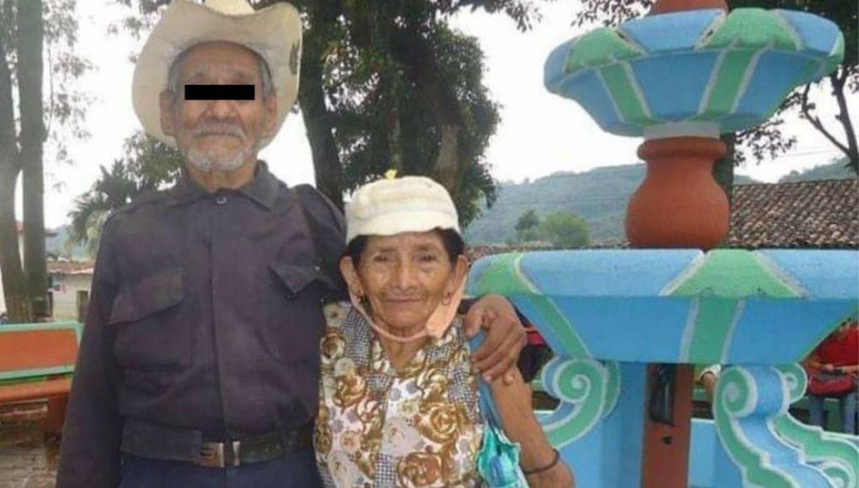 Don Cleto, también de avanzada edad, quedó viudo.