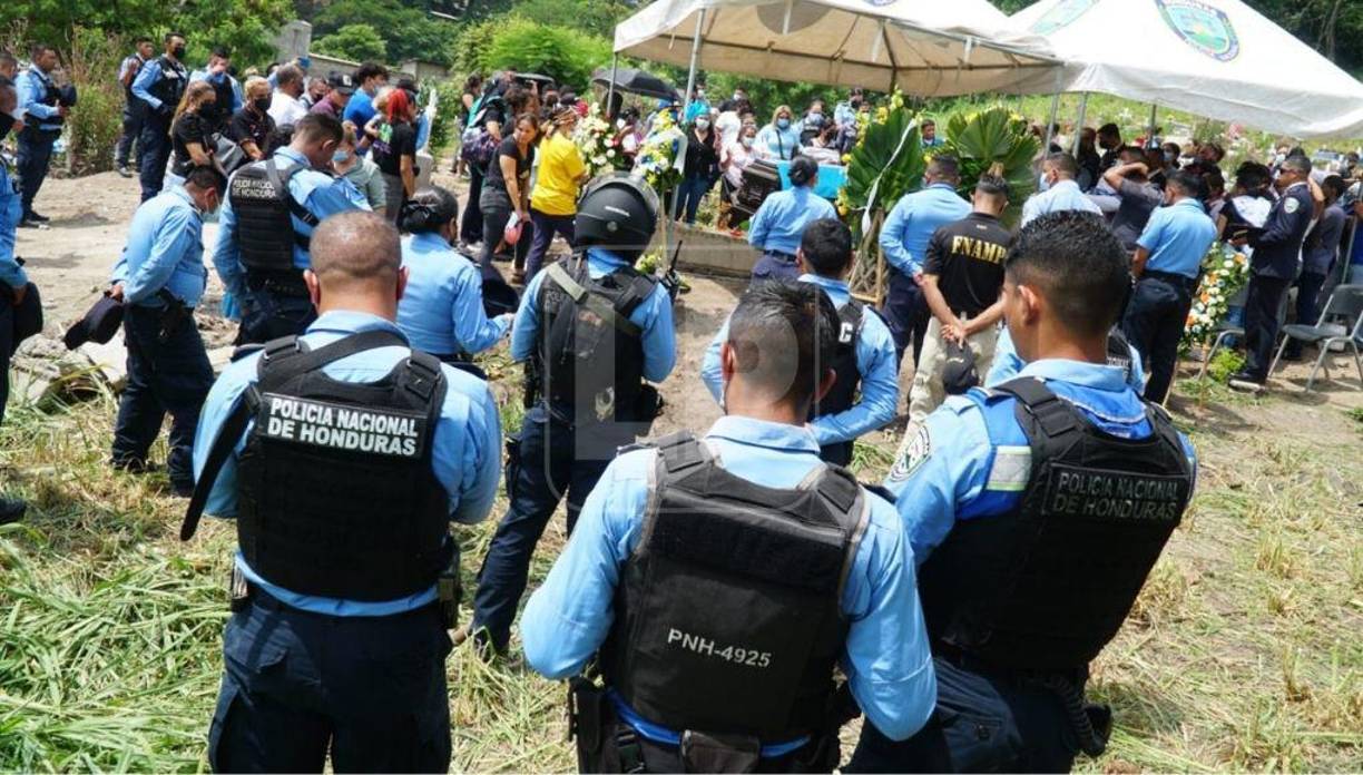 Sus compañeros de trabajo se hicieron presentes.